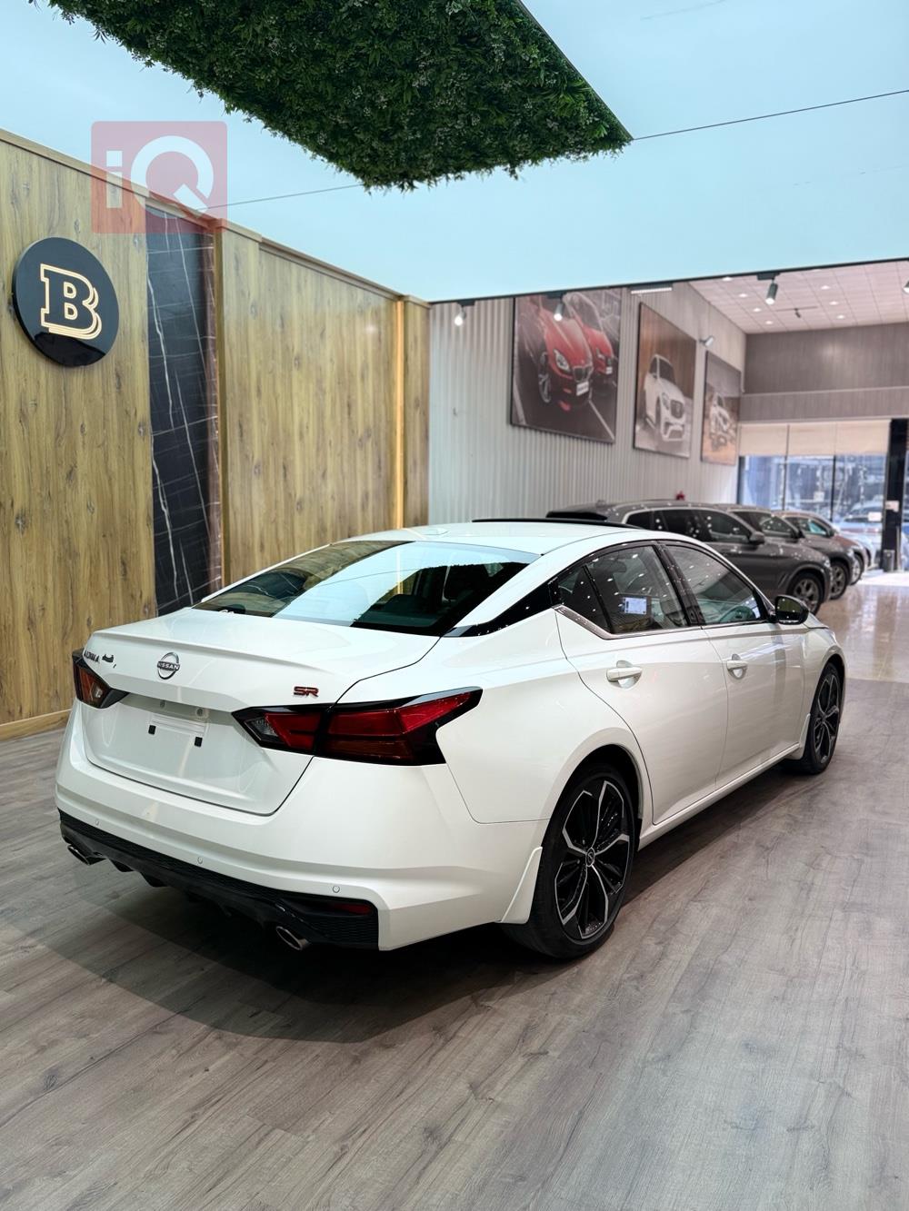 نيسان ألتيما